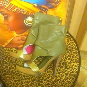 Stylish Green and Gold Women's Heels